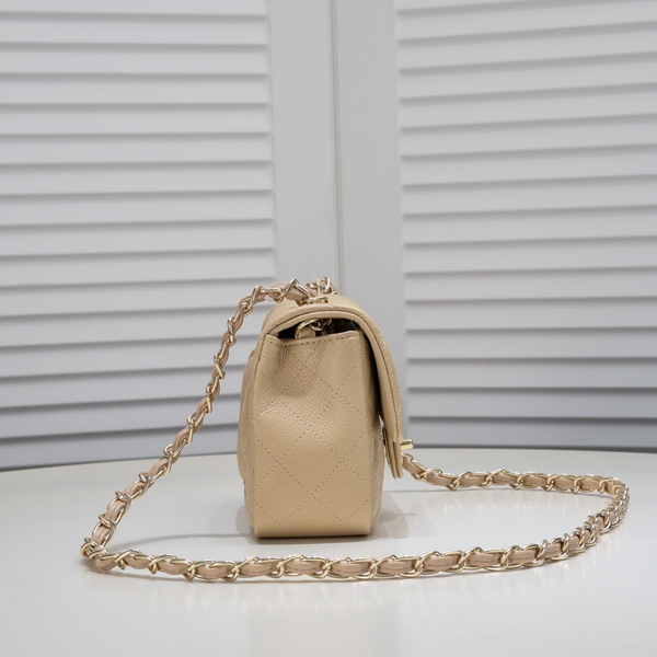 シャネルバッグ背面デザイン